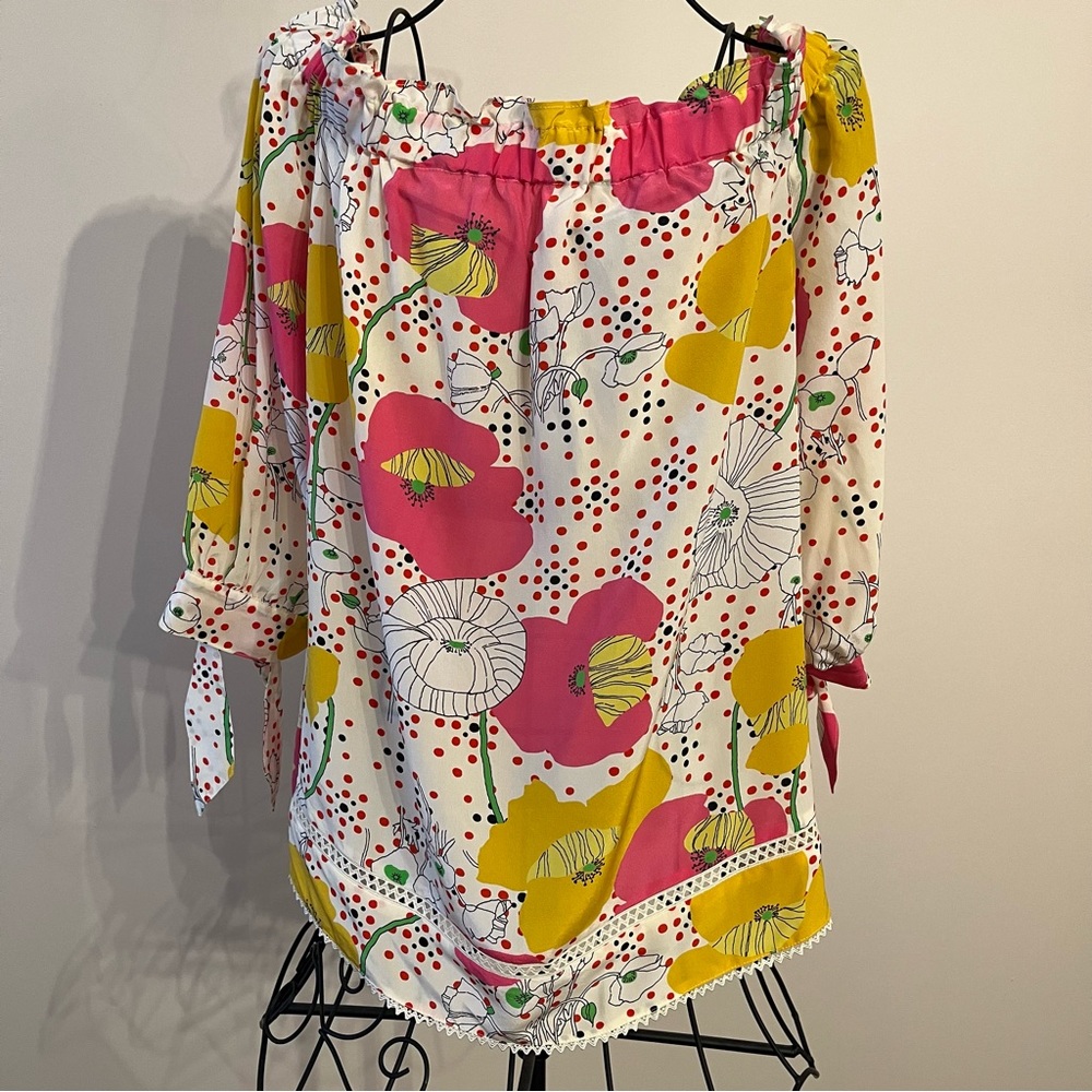 Trina Turk off shoulders floral blouse
